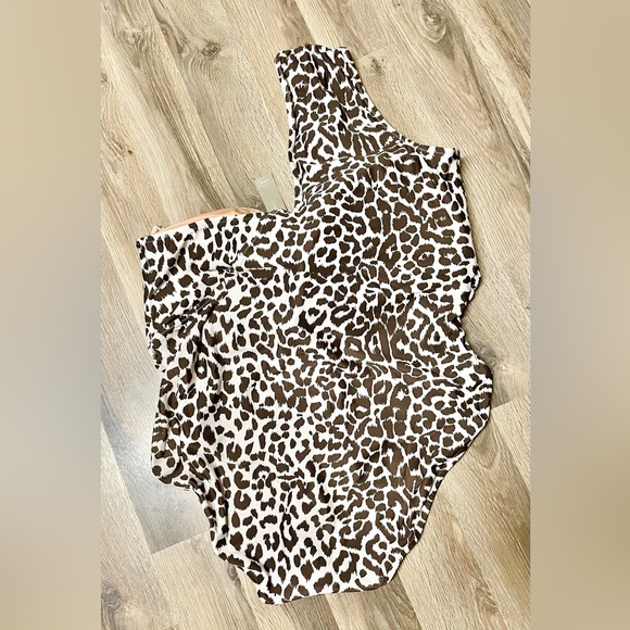 J. Crew ruched One Shoulder One Piece Swimsuit 
SIZE 22 ~ New with Tags! - Picture 8 of 11